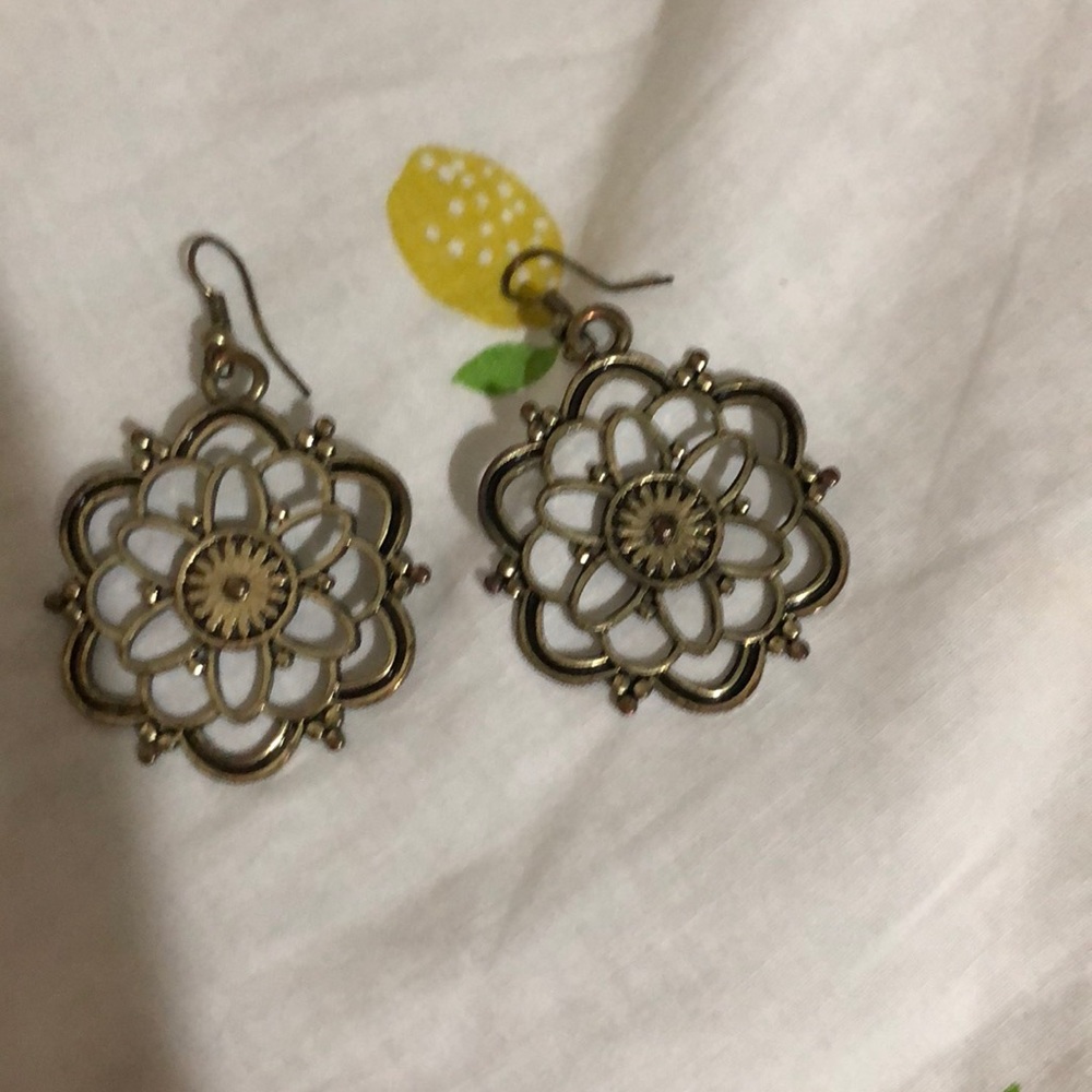 Vintage flower earring